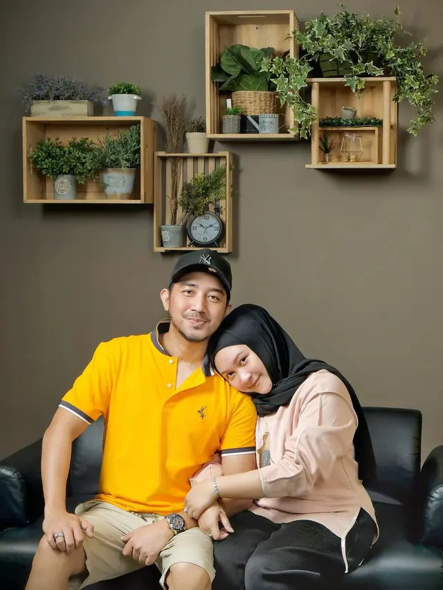 Disebut Mirip Aldebaran, Ini 6 Potret Dede Fajar Kurniawan Adik Bungsu Denny Cagur