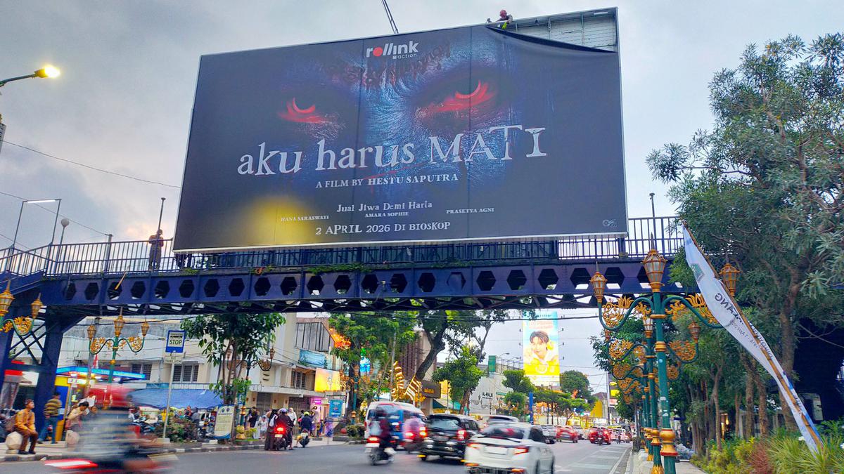 Seperti Jakarta, Billboard Film 'Aku Harus Mati' Juga Diturunkan di Malang