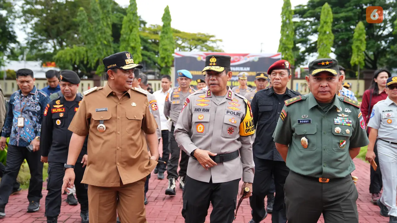 Pj Gubernur Sulsel Bahtiar Baharuddin hadiri apel operasi ketupat 2024 (Liputan6.com/Istimewa)