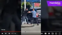 Dua debt collector diduga dianiaya oknum polisi di Palembang saat sedang menagih cicilan mobil. (sumber: YouTube MerdekaDotCom)
