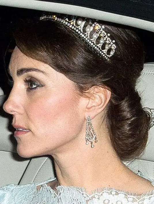 Setelah kabar Pangeran Harry dan Meghan Markle muncul, kini keluarga kerajaan merilis foto terbaru keluarga mereka. (doc.dailymail.com)