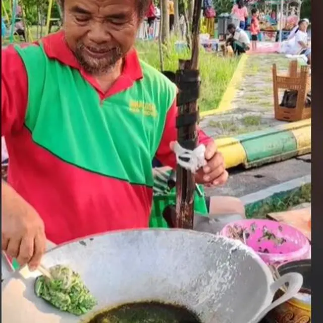 Viral Pedagang Makanan Jual Bayam Goreng Gulung, Menggugah Selera dan Bikin Penasaran