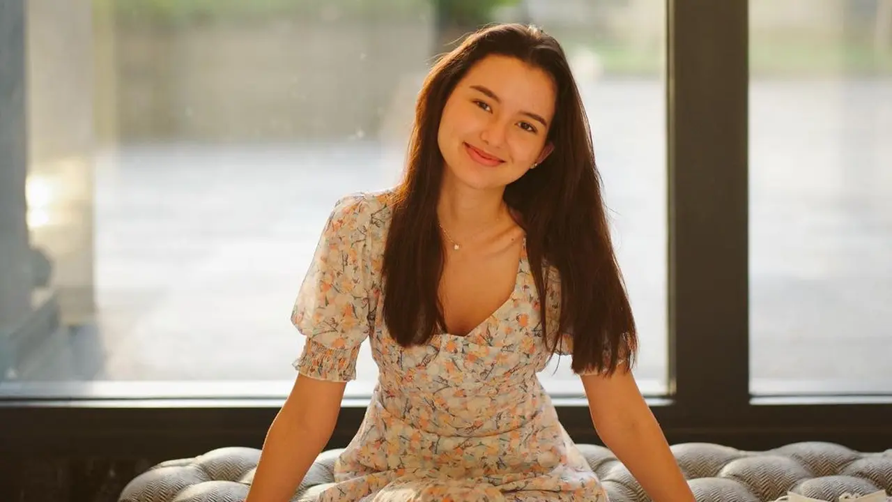 Inspirasi Gaya Sarah Menzel Kekasih Azriel