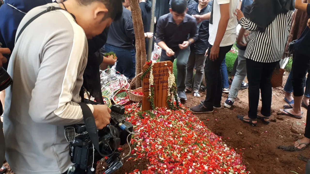 Pemakaman Ria Irawan (Zulfa Ayu Sundari)