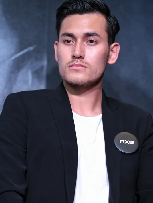 "Nyaman di satu karakter itu karier akan mati. Setiap film justru makin enggak nyaman saat perankan sesuatu itu bagus. Kayak di sini. Ini ceritanya memang terinspirasi dari cerita gue," ujarnya. (Adrian Putra/Bintang.com)