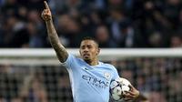 Striker Manchester City, Gabriel Jesus, melakukan selebrasi usai mencetak gol ke gawang Liverpool pada laga leg kedua perempat final Liga Champions di Stadion Etihad, Rabu (11/4/2018). Manchester City takluk 1-2 dari Liverpool. (AP/Tim Goode)
