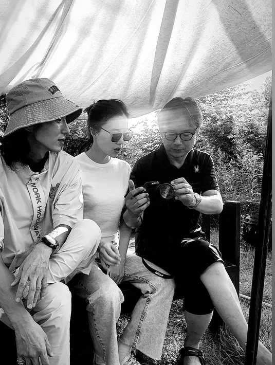 Lee Joon Gi dan Jang Hee Jin, Moon Chae Won, Kim Ji Hoon, Nam Gi Ae, dan lainnya juga hadir dalam acara tersebut. (Foto: Instagram/ actor_jg)