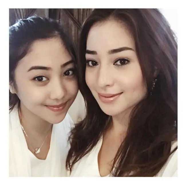 Nikita Willy bersama adiknya, Winona Willy. (Instagram - @nikitawillyofficial94)