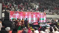Aliansi Relawan Jokowi (ARJ) menggelar halal bihalal dan doa bersama untuk calon presiden dan wakil presiden terpilih Jokowi-Ma'ruf Amin di Istora Senayan, Jakarta Pusat. Kegiatan tersebut sekaligus memberikan santunan untuk 10 ribu anak yatim dan kaum dhuafa.