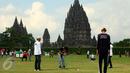 Peserta mengikuti Turnamen Gateball Prambanan Open 2 di Candi Prambanan, Yogyakarta, Sabtu, (7/5/2016). Turnamen di selenggarakan untuk manyambut peringatan satu abad kabupaten Sleman. (Boy Harjanto)
