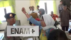 Sidang pembantaian satu keluarga di Pengadilan Negeri Sumenep dengan agenda pembelaan terdakwa Benni Sukarno, berlangsung ricuh. Keluarga korban mengamuk, berusaha menyerang terdakwa, karena merasa tidak terima atas tuntutan.