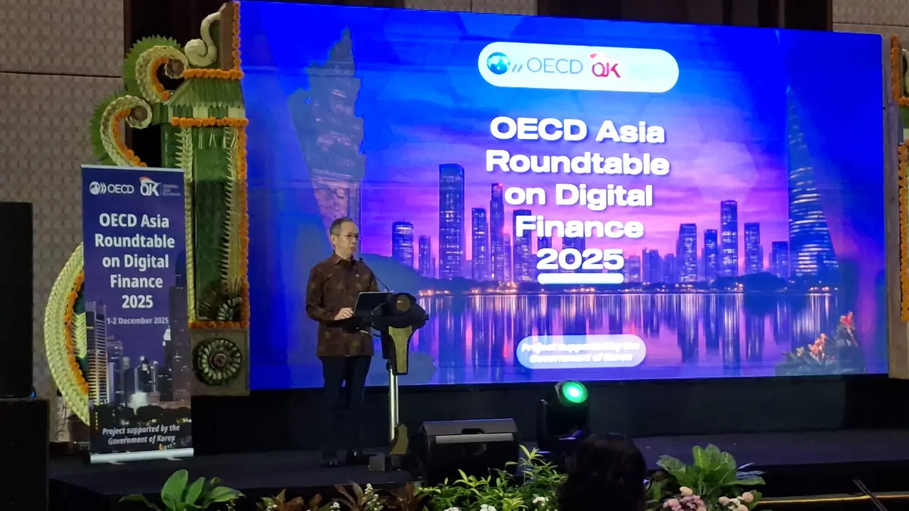 Ketua Dewan Komisioner OJK, Mahendra Siregar di acara OECD Asia Roundtable on Digital Finance 2025, di Bali Beach Convention Center, Sanur, Bali, Senin (1/12/2025). (Foto: Liputan6.com/Arief RH)