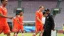 Pelatih Persija Jakarta, Rahmad Darmawan (kanan) memimpin langsung laga uji coba melawan Martapura FC di Stadion GBK Jakarta, Selasa (6/1/2015). Persija unggul 2-1 atas Martapura FC. (Liputan6.com/Helmi Fithriansyah)