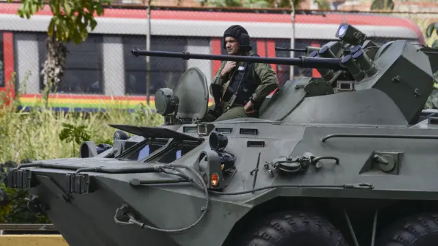 Kerahkan Tank dan Helikopter, Militer Venezuela Buru Pilot Penyerang Kantor Pemerintah