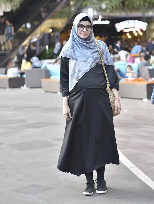 (Instagram/zeezeeshahab)