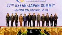 Wakil Presiden RI, Ma’ruf Amin, memimpin Delegasi RI dalam Konferensi Tingkat Tinggi (KTT) ASEAN-Jepang ke-27 yang diadakan hari Kamis (10/10) di National Convention Center, Vientiane, Laos. Pertemuan ini dihadiri oleh para pemimpin negara anggota ASEAN (kecuali Myanmar yang diwakili oleh perwakilan non-politik), Timor Leste, Perdana Menteri Jepang yang baru, Ishiba Shigeru, serta Sekretaris Jenderal ASEAN. (Dok. Kemenko Perekonomian)