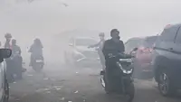 Kebakaran TPA Jatiwaringin, Warga Keluhkan Sesak Napas dan Mata Perih