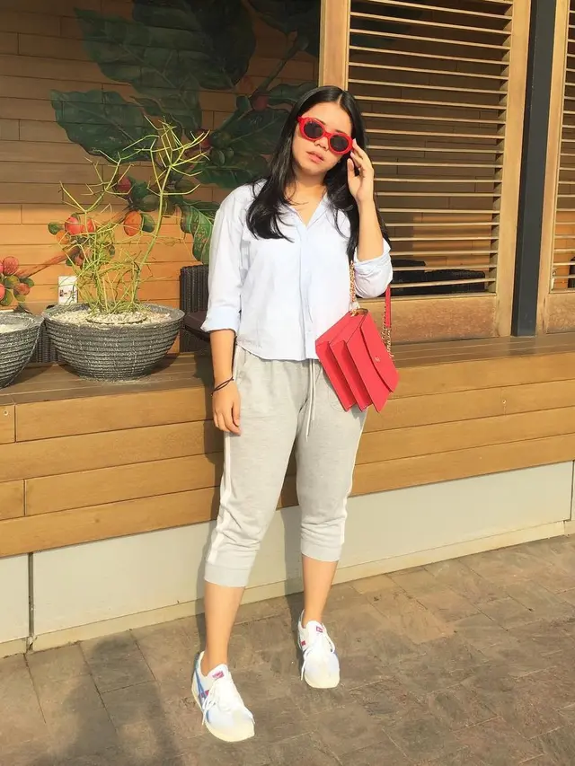 7 Potret Cantik Rena Oktapia, Adik Billy Syahputra yang Jarang Terekspos
