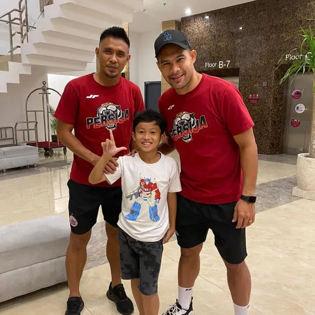 Potret Miro Materazzi berfoto bersama Maman Abdurrahman dan Andritany (credit: https://www.instagram.com/miromaterazzi/)