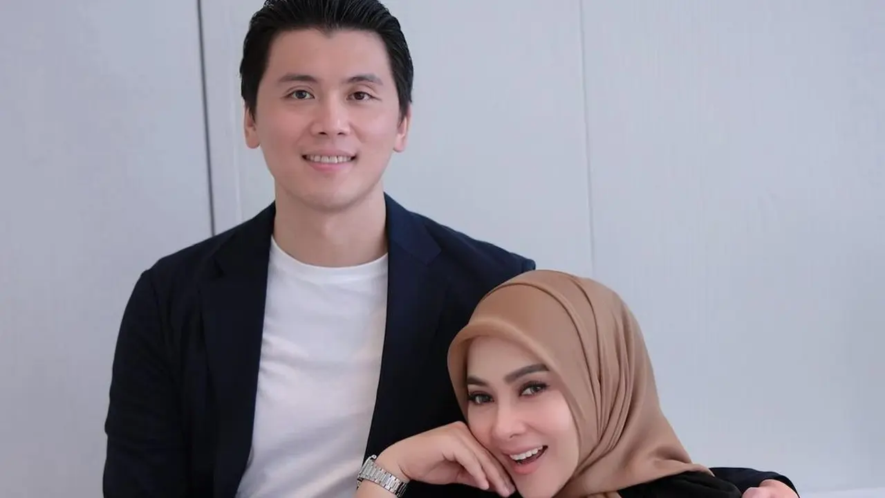 Syahrini rayakan ultah pernikahan ke-5 (Instagram/princessyahrini)