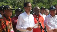 Presiden Jokowi saat kunjungan ke Jayapura, Papua, Sabtu (9/5/2015) . (Liputan6.com/Katharina Janur)