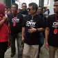 Bupati Garut Rudy Gunawan bersama pendukungnya  (Liputan6.com/Jayadi Supriadin)