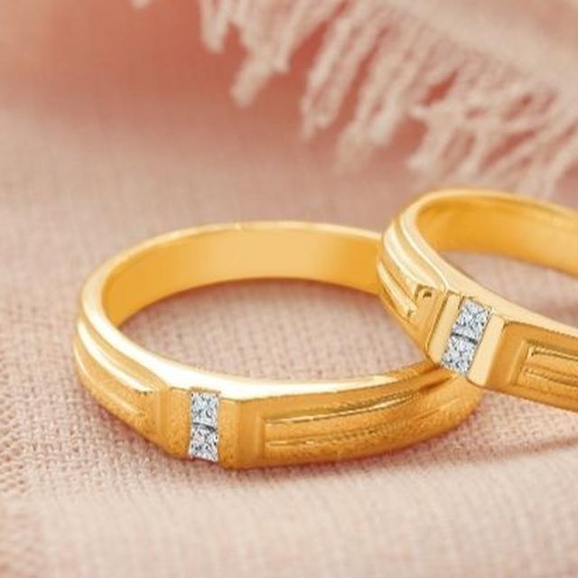 Daftar Harga Cincin Emas Bulan Maret 2021 Terbaru Cincin emas dengan desain minimalis. harga cincin emas bulan maret 2021