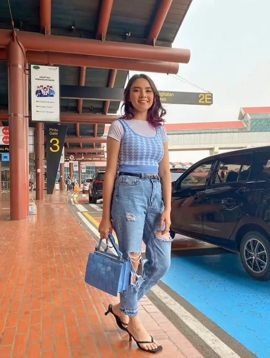 Padu padan busananya seru dan kekinian, membuatnya terlihat stylish setiap saat. [Foto: IG/mgdalenaf].