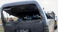 Sebuah travel sarat penumpang menerjang truk di Tol Cipali, hingga penyandang difabel asal Banyuwangi yang menjadi fotografer handal.