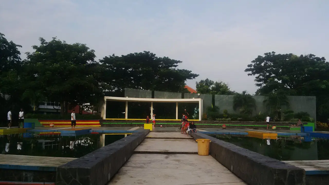 Semangat Pagi Sambil Asiknya Berolahraga di Taman Mundu