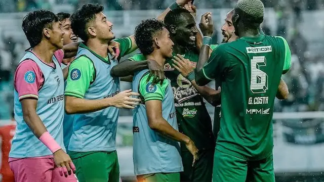 Skuad Persebaya Surabaya merayakan gol Kasim Botan ke gawang Persik Kediri, Rabu (11/12/2024) (c) Dok. Persebaya Surabaya