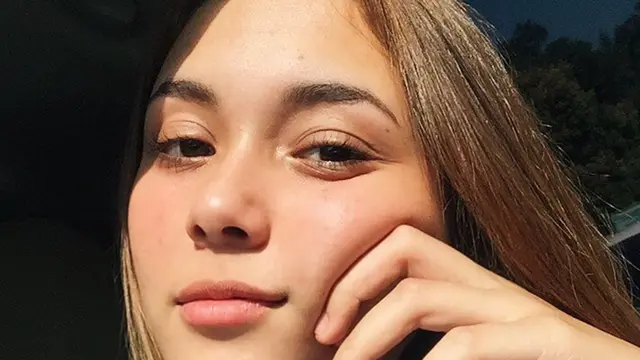 FOTO: Pesona Selfie Greta Irene saat Golden Hour, Memesona