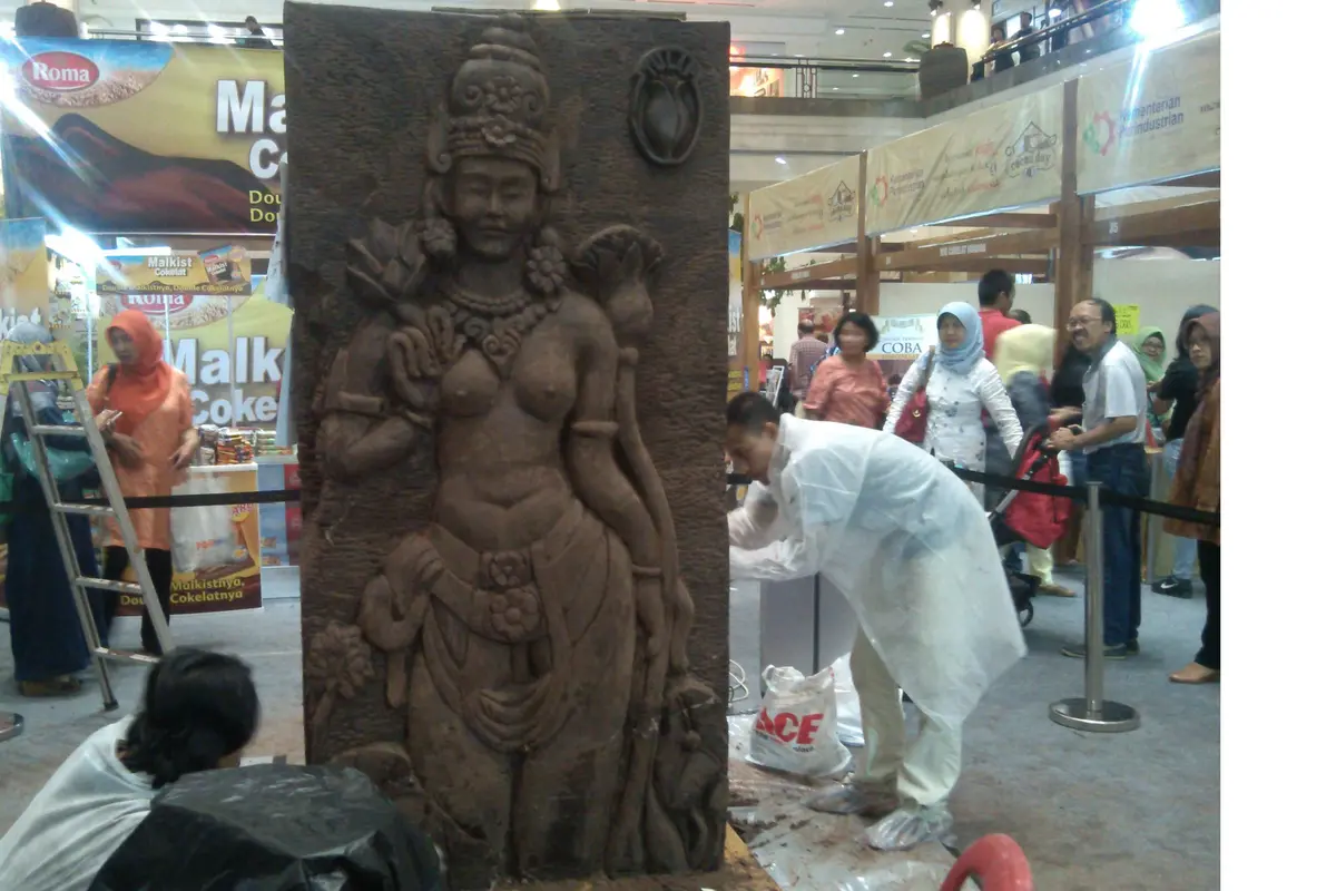 Patung Coklat - Ambarukmo Plaza 0915