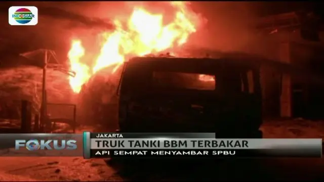 Mobil truk tangki pengangkut BBM terbakar hebat di kawasan Jagakarsa, Jakarta Selatan, dan sempat menyambar bagian depan SPBU.