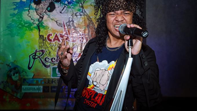 Candil Pertegas Jiwa Rocker di Album 'Rockalisasi' - Entertainment ...