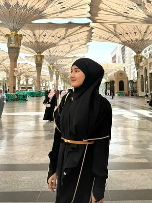 Erina Gudono dalam busana religius (Instagram/erinagudono)