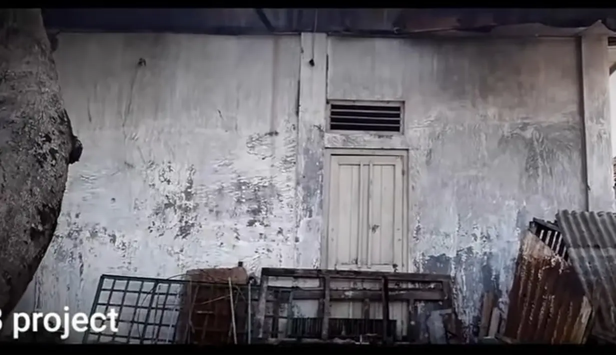 Dono menempati rumah ini bersama orang tuanya sampai tahun 1970-an sebelum akhirnya dia hijrah ke Jakarta untuk kuliah dan berkarier di dunia hiburan. (Youtube/B Project)