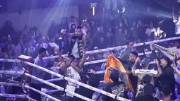 Rudy Golden Boy merayakan kemenangan atas Paris Pernandes pada laga HSS Series 6 di W Superclub Gatsu, Jakarta, pada Senin (10/11/2025) dini hari WIB. (Bola.com/M Iqbal Ichsan)