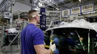 Volkswagen akan melengkapi pekerja pabriknya di Wolfsburg, Jerman, dengan Google Glass dalam waktu dekat. 