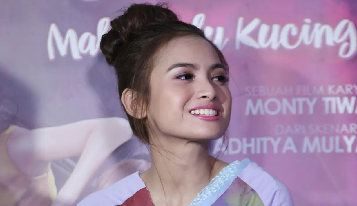 Berbagai peran telah dilakoni oleh Acha Septriasa dalam film maupun sinetron dan film televisi. Berbagai tantangan didapat dalam setiap perannya. Kini, dalam film terbarunya, ia kesulitan tampil menjadi wanita seksi. (Galih W. Satria/Bintang.com)