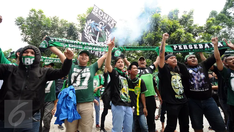 20161110-Bonek Serbu Lokasi Kongres PSSI-Jakarta