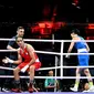 Momen petinju Algeria Imane Khelif (merah) melawan petinju Italia Angela Carini di cabor tinju kelas 66kg pada ajang Olimpiade 2024 di North Paris Arena, Villepinte, 1 Agustus 2024. (MOHD RASFAN / AFP)