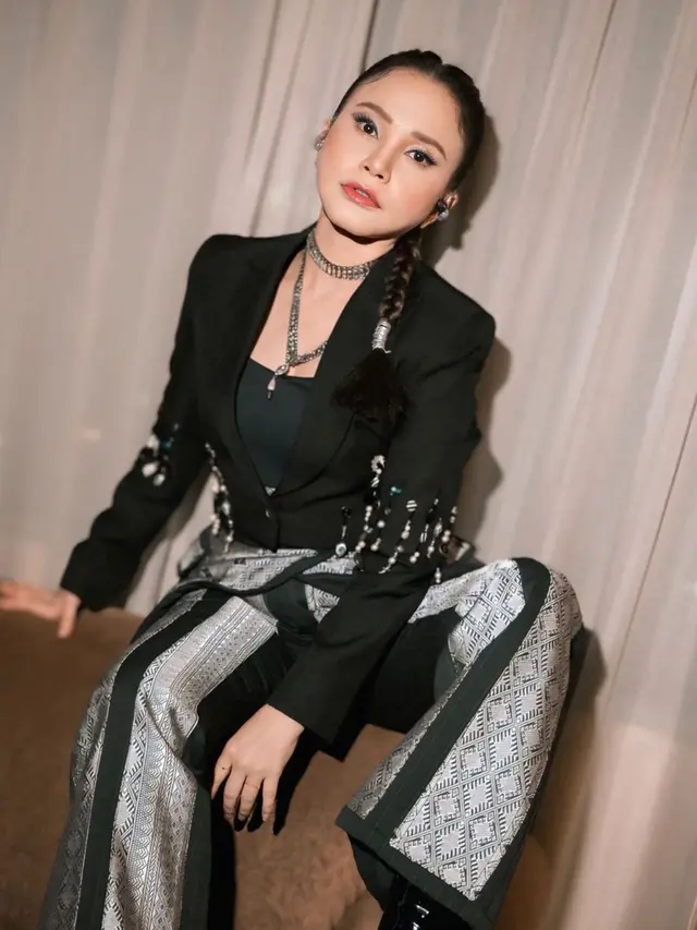 Adu Gaya Etnik Modern Rossa, Ayu Ting-Ting, dan AgnezMo Manggung di Pekanbaru