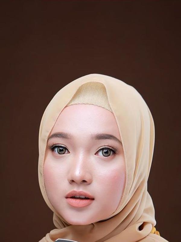 Evan Dimas telah melamar sang kekasih, ini potret cantik calon istrinya. (Sumber: Instagram/@zahrahakiim)