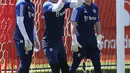 <p>Eks kiper Ajax Amsterdam tersebut meneken kontrak lima tahun bersama MU. Raksasa Inggris tersebut juga punya opsi untuk memperpanjang kontraknya selama satu tahun. (FOTO: twitter.com/ManUtd)</p>