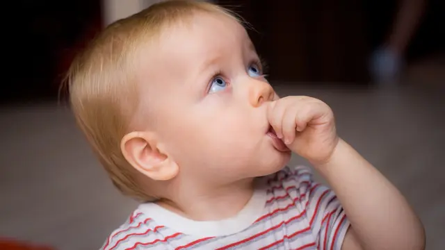 Anak mengisap jempol