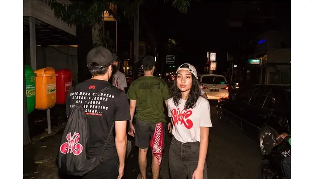 Berusia 18 tahun, Mezzaluna memiliki penampilan yang fashionable dan swag abis.