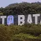 Alat peraga kampanye wakil Gubernur Kepri Marlin Agustina dan Prabowo-Gibran yang dipasang di landmark kota Batam atau dikenal dengan ikon Welcome To Batam (WTB). Foto: liputan6.com/ajang nurdin&nbsp;