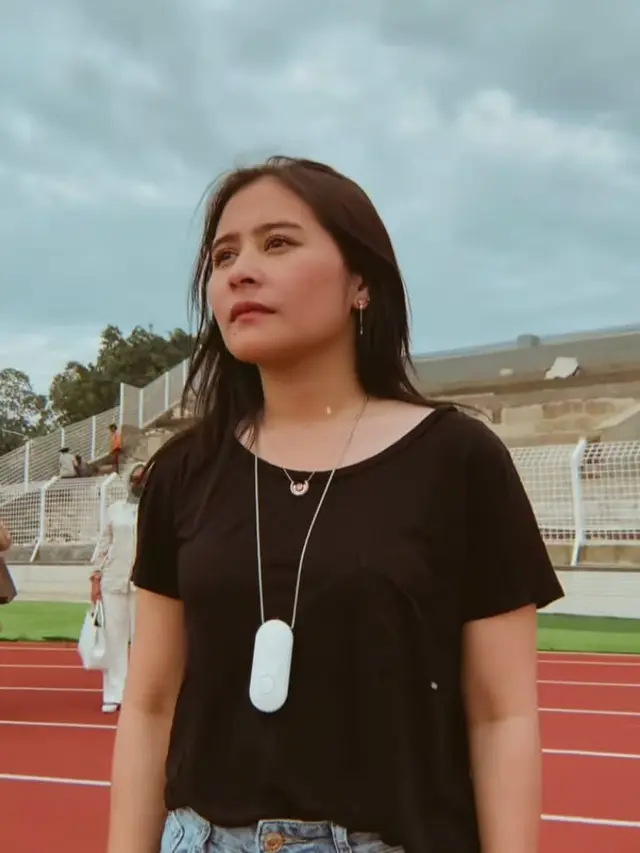 Prilly Latuconsina Nonton Latihan Persikota
