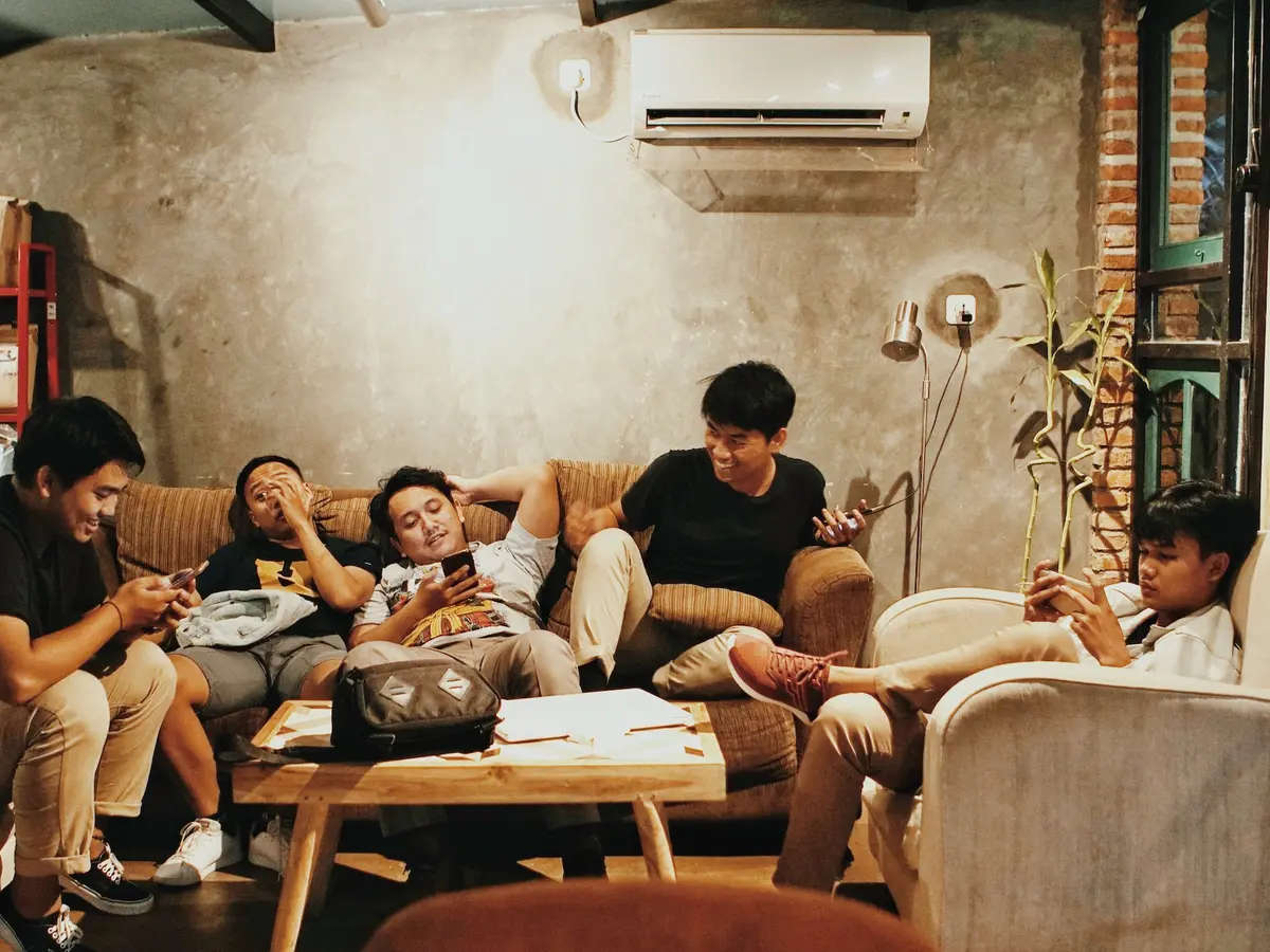 Arti Mimpi Kedatangan Banyak Tamu, Penuh Makna yang Sayang Jika